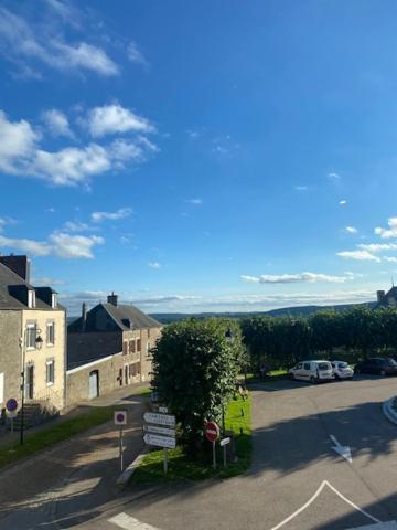 Panorama Sur Le Chateau De Carrouges Apartment ภายนอก รูปภาพ